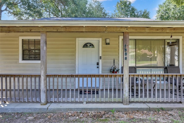 property entrance with covered porch