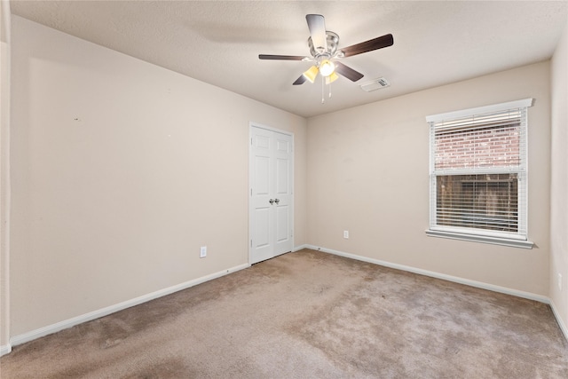 unfurnished room with light carpet and ceiling fan