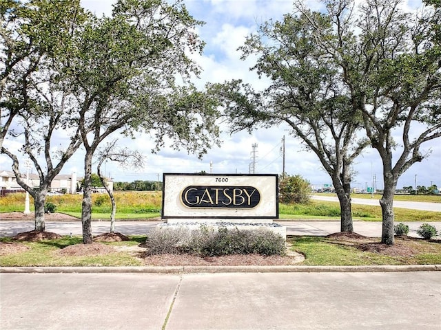 view of community / neighborhood sign