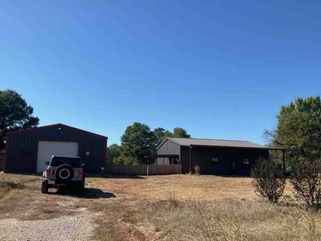 view of yard with an outdoor structure and a garage