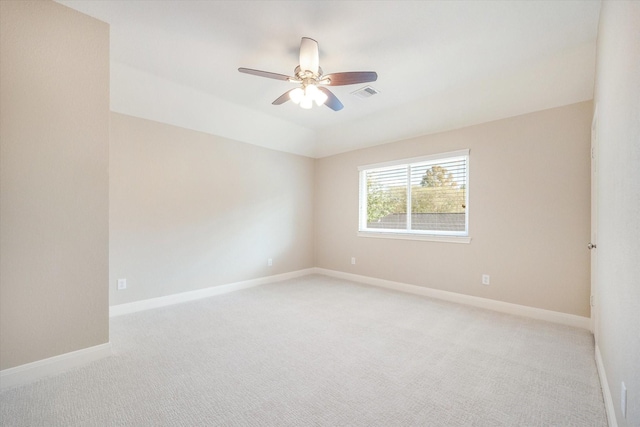 unfurnished room with light carpet and ceiling fan