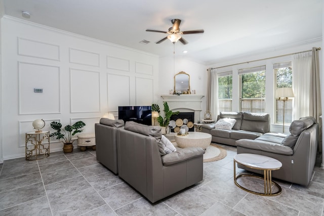 living room featuring ceiling fan and crown molding