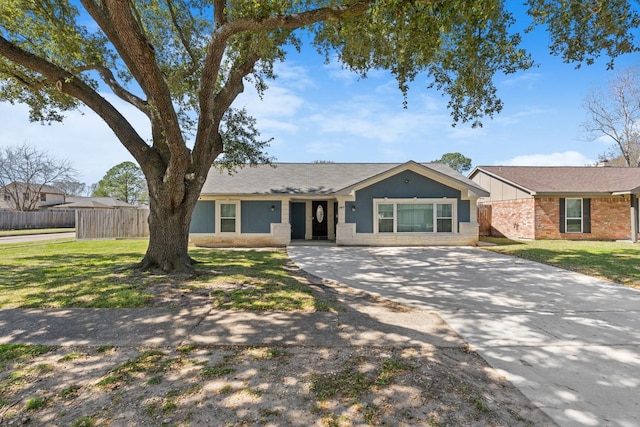 single story home featuring a front lawn