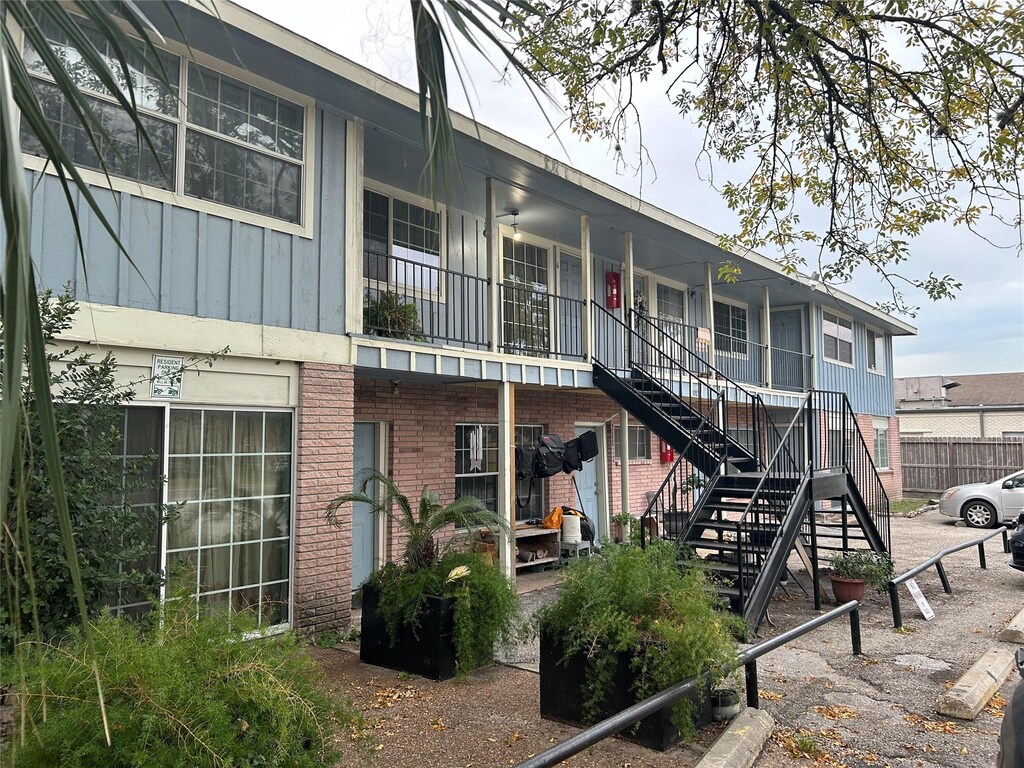 4005 Irvington Blvd, Houston, TX 77009 - view of rear view of property