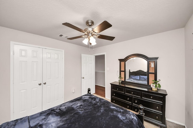 bedroom featuring ceiling fan, a closet, and a textured ceiling