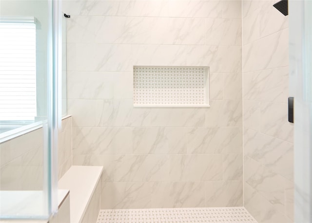 bathroom featuring a tile shower