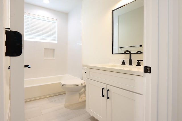 full bathroom with vanity, tiled shower / bath, and toilet