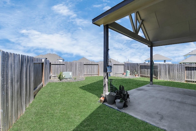 view of yard with a patio