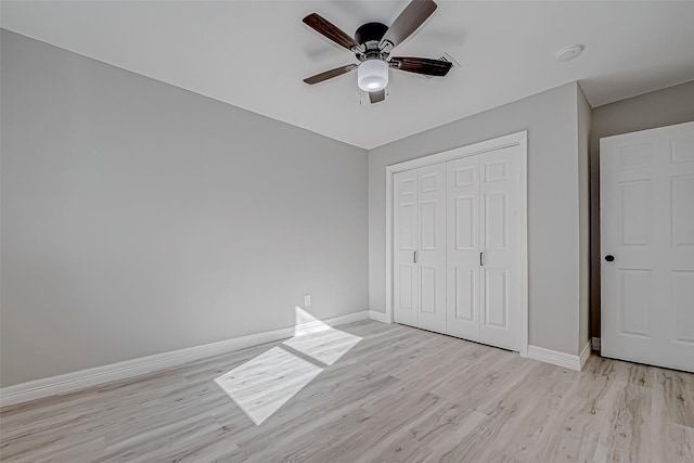 unfurnished bedroom featuring light wood-type flooring, a closet, and ceiling fan