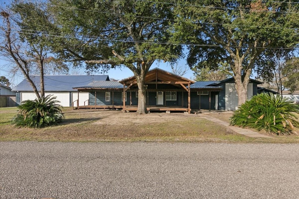 ranch-style house with a front yard