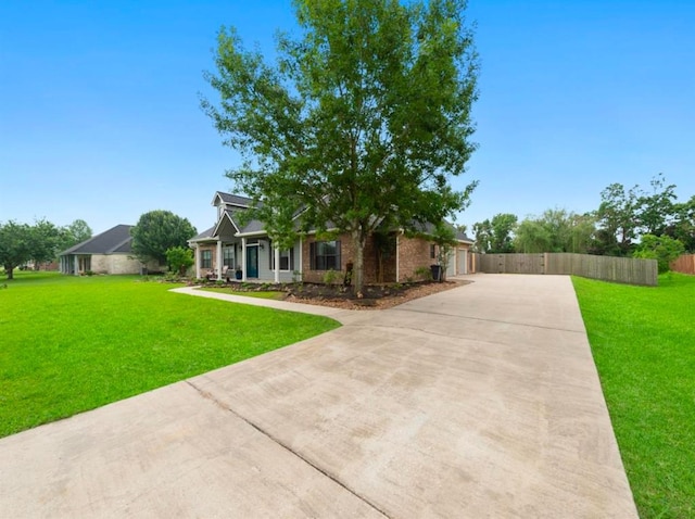 view of front facade with a front yard