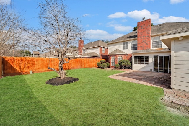 view of yard featuring a patio