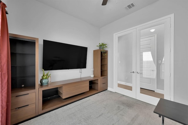 living room with carpet flooring and ceiling fan