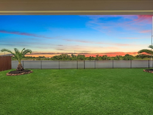 view of yard at dusk