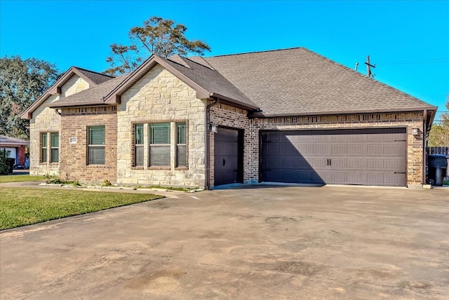 view of front facade featuring a garage