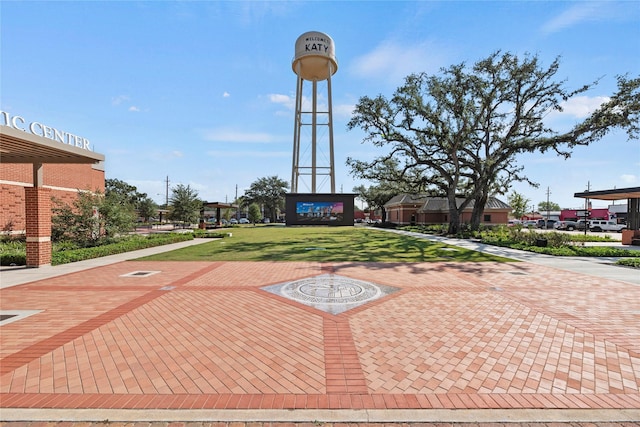 view of home's community featuring a lawn