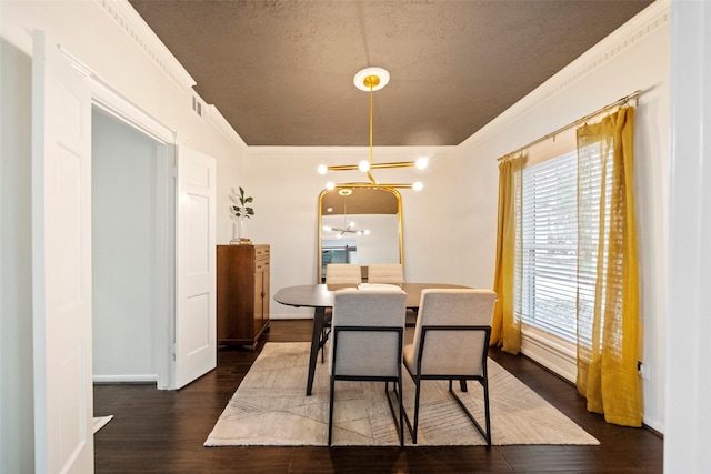 dining space featuring a notable chandelier, dark hardwood / wood-style floors, crown molding, and a textured ceiling