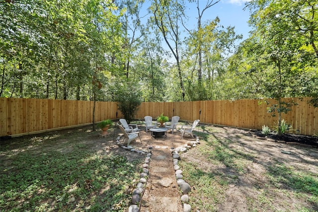 view of yard featuring an outdoor fire pit