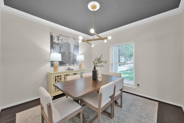 dining area featuring crown molding, a chandelier, wood finished floors, and baseboards