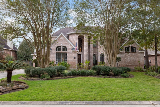 view of front of property featuring a front yard