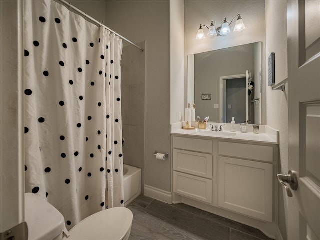 full bathroom with shower / bath combo with shower curtain, vanity, and toilet