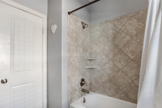 bathroom with shower / bath combo