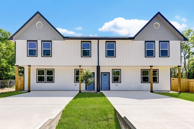 view of front of home with a front lawn