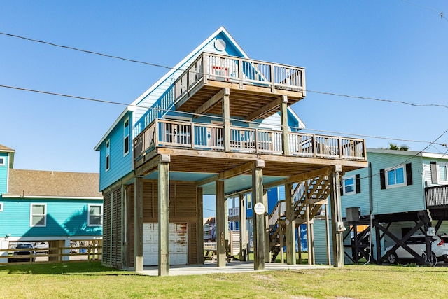 rear view of house featuring a lawn