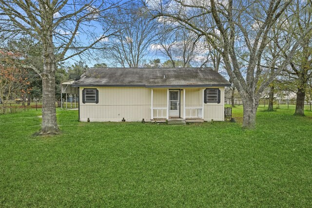 back of house featuring a lawn