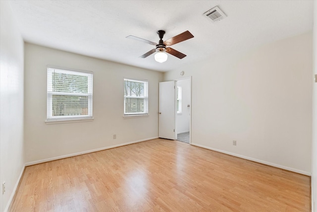 empty room featuring light hardwood / wood-style floors and ceiling fan