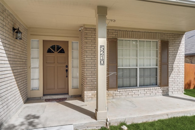 entrance to property featuring covered porch