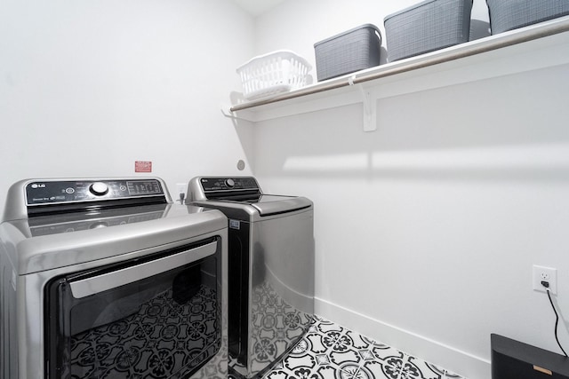 washroom featuring tile patterned flooring and independent washer and dryer