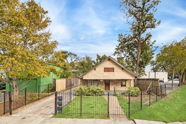 bungalow featuring a front yard