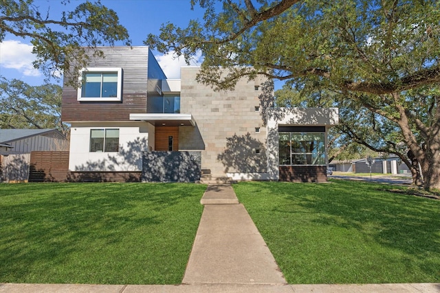 view of front of house with a front lawn