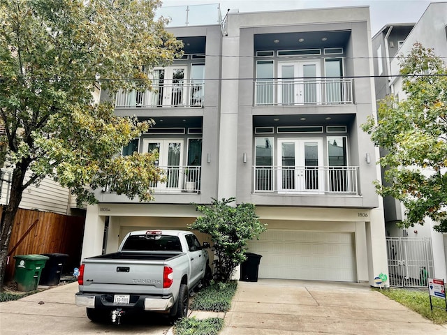 view of front facade featuring a garage