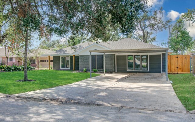 ranch-style house featuring a front yard and a carport