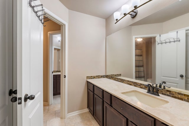 bathroom with vanity, toilet, and backsplash