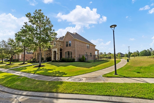 view of front of home featuring a front yard