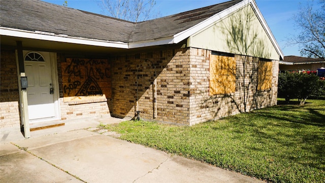 view of outdoor structure with a yard