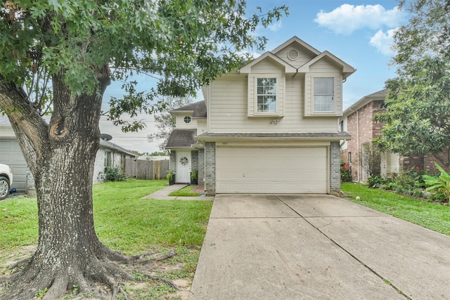 view of front facade featuring a garage and a front yard