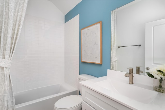 full bathroom with shower / tub combo with curtain, vanity, toilet, and vaulted ceiling