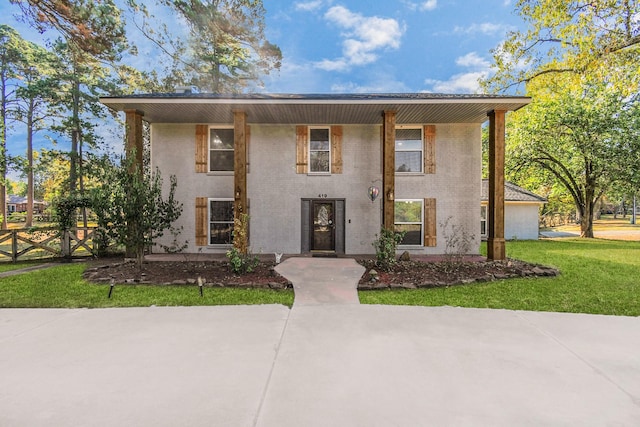 view of front of home with a front lawn