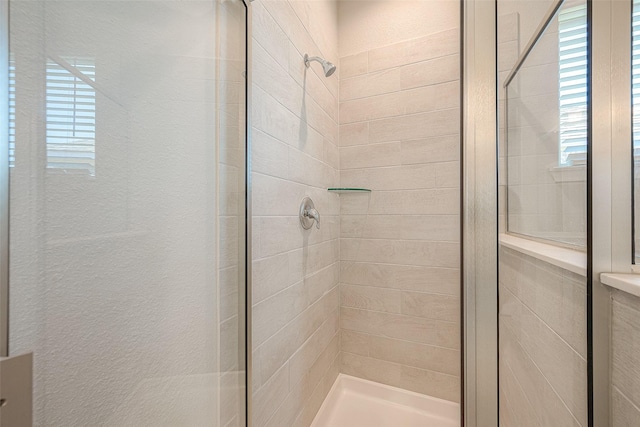 bathroom featuring a tile shower