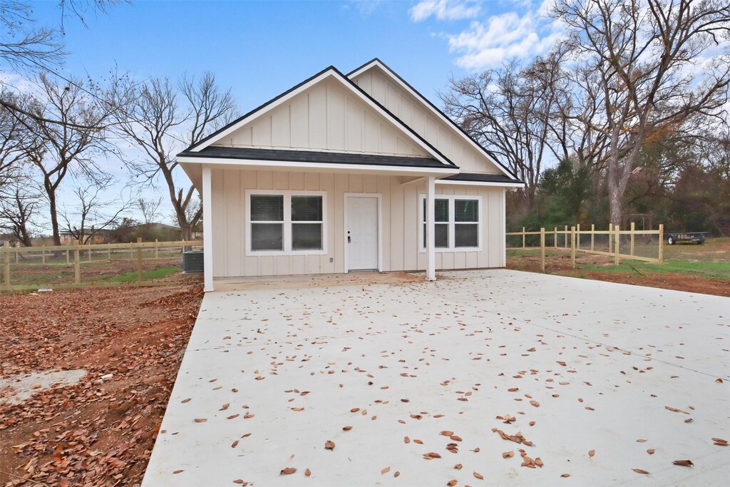 802 Sunshine St, Hearne, TX 77859 - view of front of home