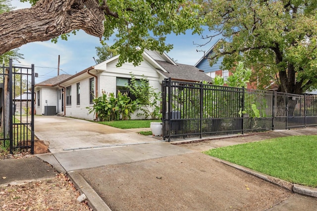 view of front of house featuring central AC unit and a front yard