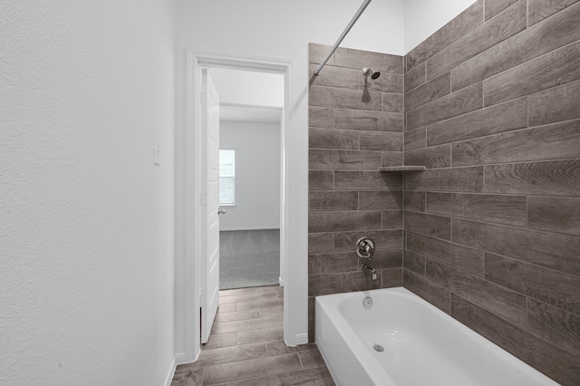 bathroom featuring tiled shower / bath