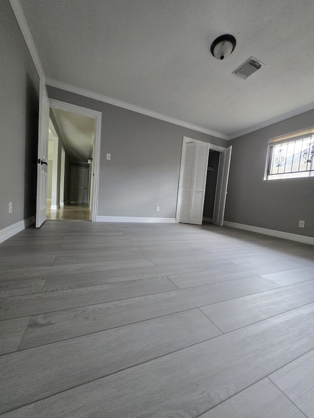 unfurnished room featuring ornamental molding