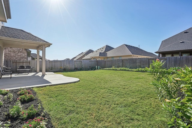 view of yard featuring a patio