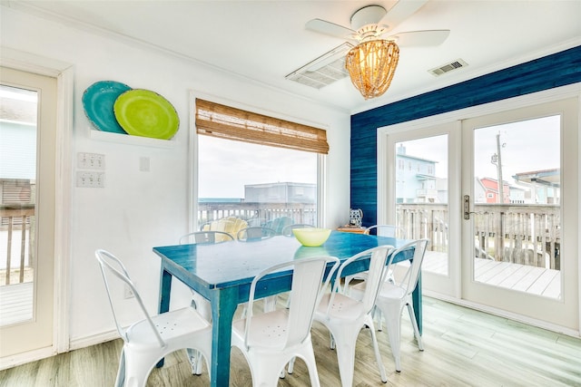 dining space with ceiling fan, a wealth of natural light, and light hardwood / wood-style flooring