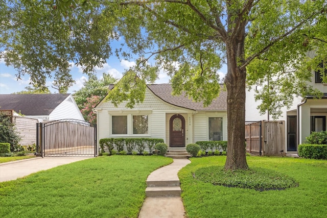 view of front of home with a front lawn